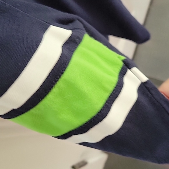 Seahawks Long Sleeved T-Shirt Made By NFL Team Apparel Size L - Picture 7 of 7